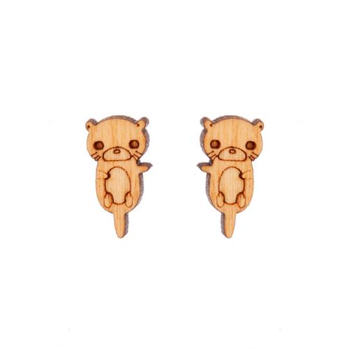 Otter Earrings: Chestnut