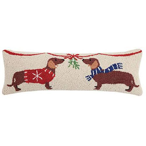 Hooked Throw Pillow: Mistletoe Dachshunds