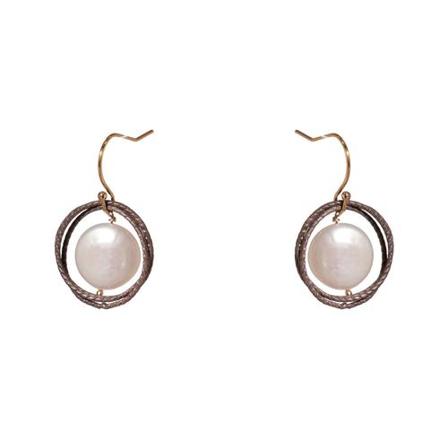 Twisted Hoop Earrings: Coin Pearl